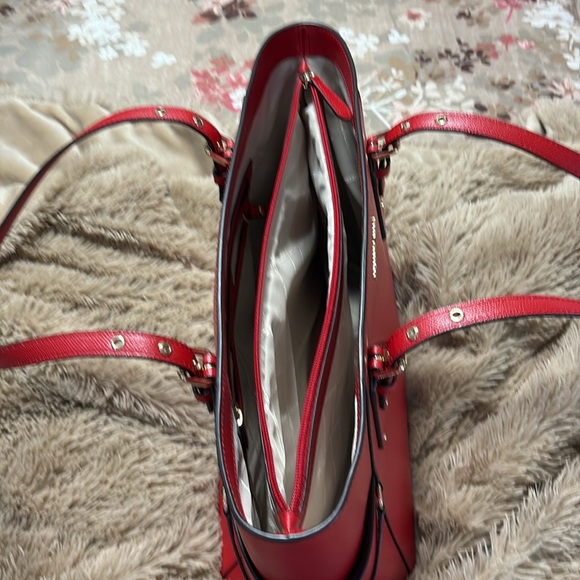 Michael Kors Voyager Saffiano Leather Tote Bag
Style# 30H1GV6T4T
NWT
Flame - Picture 6 of 10